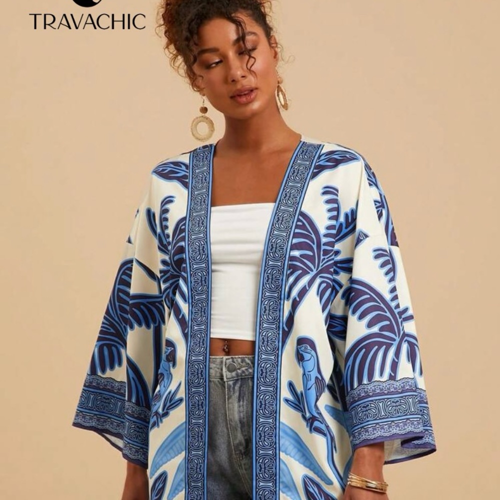 Travachic Blue and White Kimono